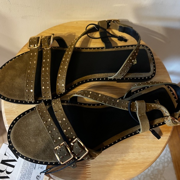 Zara khaki green flat real suede leather sandals with studs NWT - Picture 4 of 13